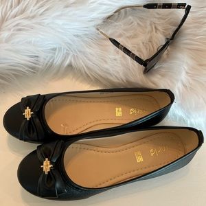 Cute black bow with gold flats